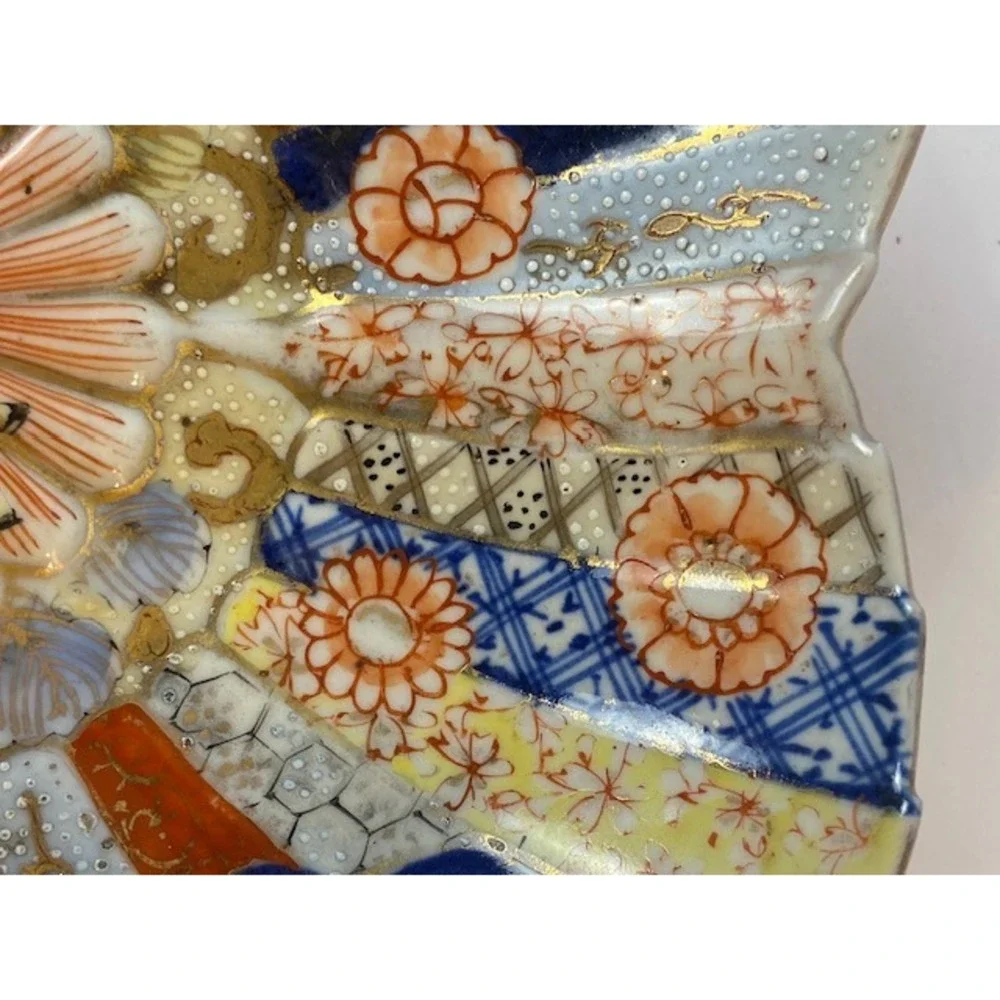 Antique Japanese Imari Scalloped Fan Bowl Hand Painted Gold Gilt Moriage 8 inch